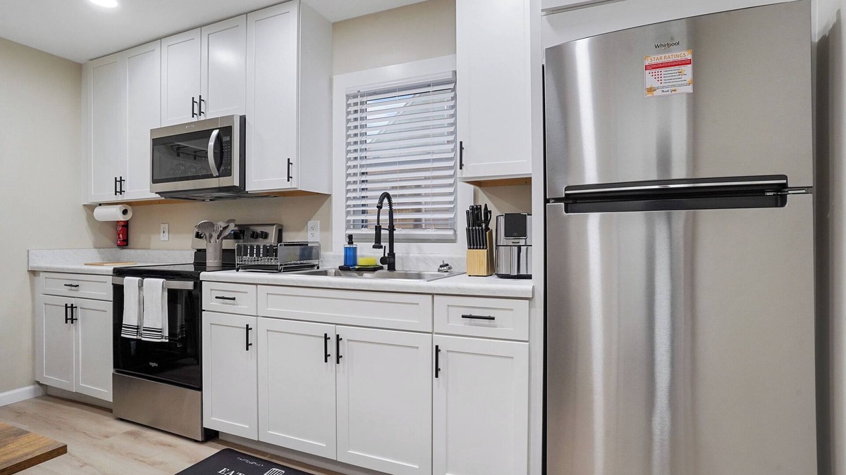 Akron House | Cozy contemporary 3-bedroom Heights house with WiFi and AC in Akron
