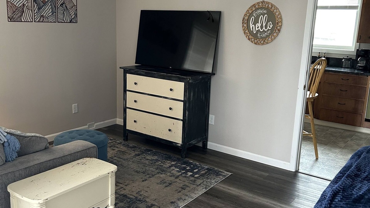 Dallas Apartment | Cozy Convenience, walking distance to nearly everything. Pet-Friendly!