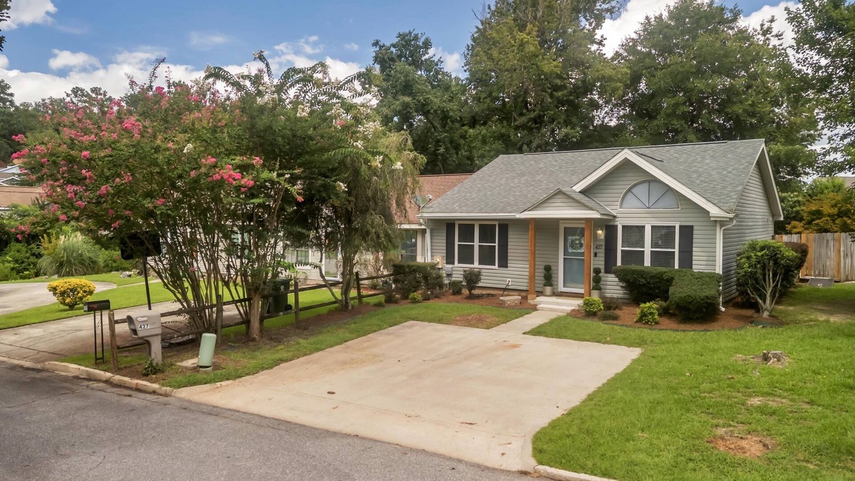 Warner Robins House | Cozy & Convenient 2BR/2BA Townhome