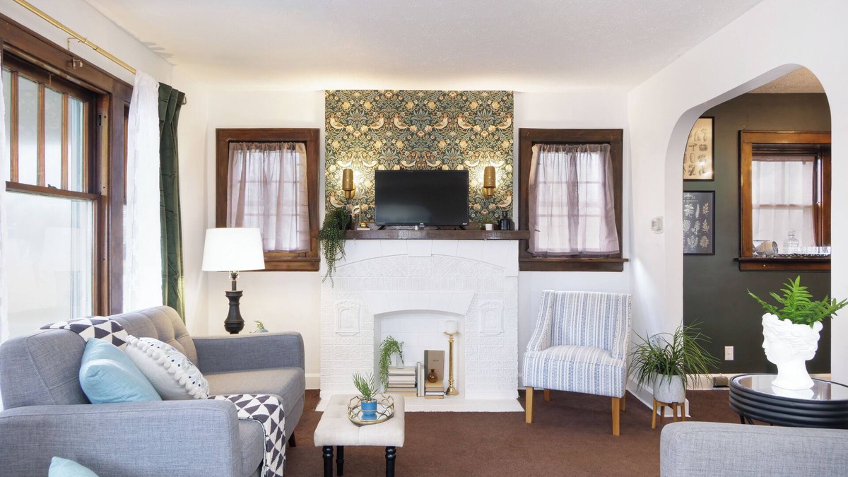 Akron House | Cozy, Convenient Getaway 3Bd2Ba dog-friendly home in wonderful Akron, OH