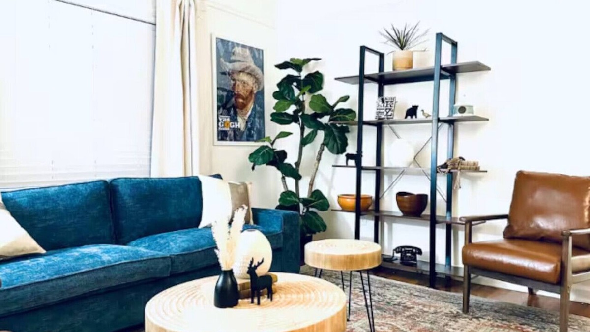Pontiac House | Cozy & Convenient Shared Room in Pontiac