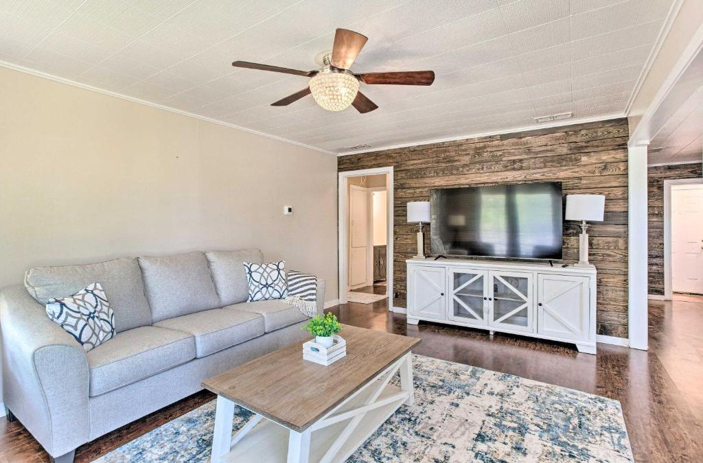 Sherman House | Cozy, Convenient Sherman Home with Private Yard