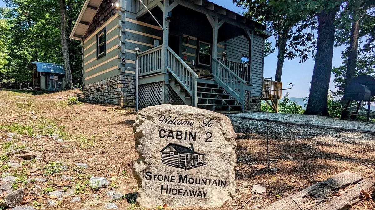 Traphill Cabin | Cozy & Convenient Stone Mountain hideawy . closest to the State Park!