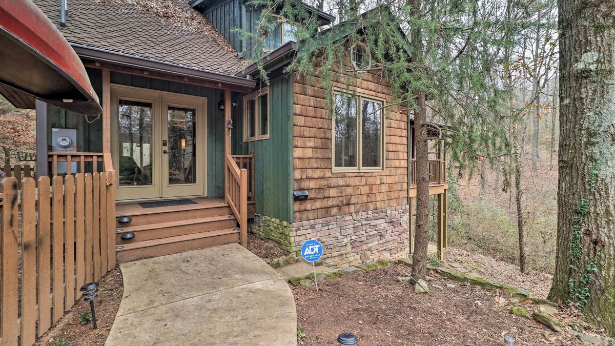Conyers Cabin | Cozy Conyers Cabin w/Fireplace & Pool Table!