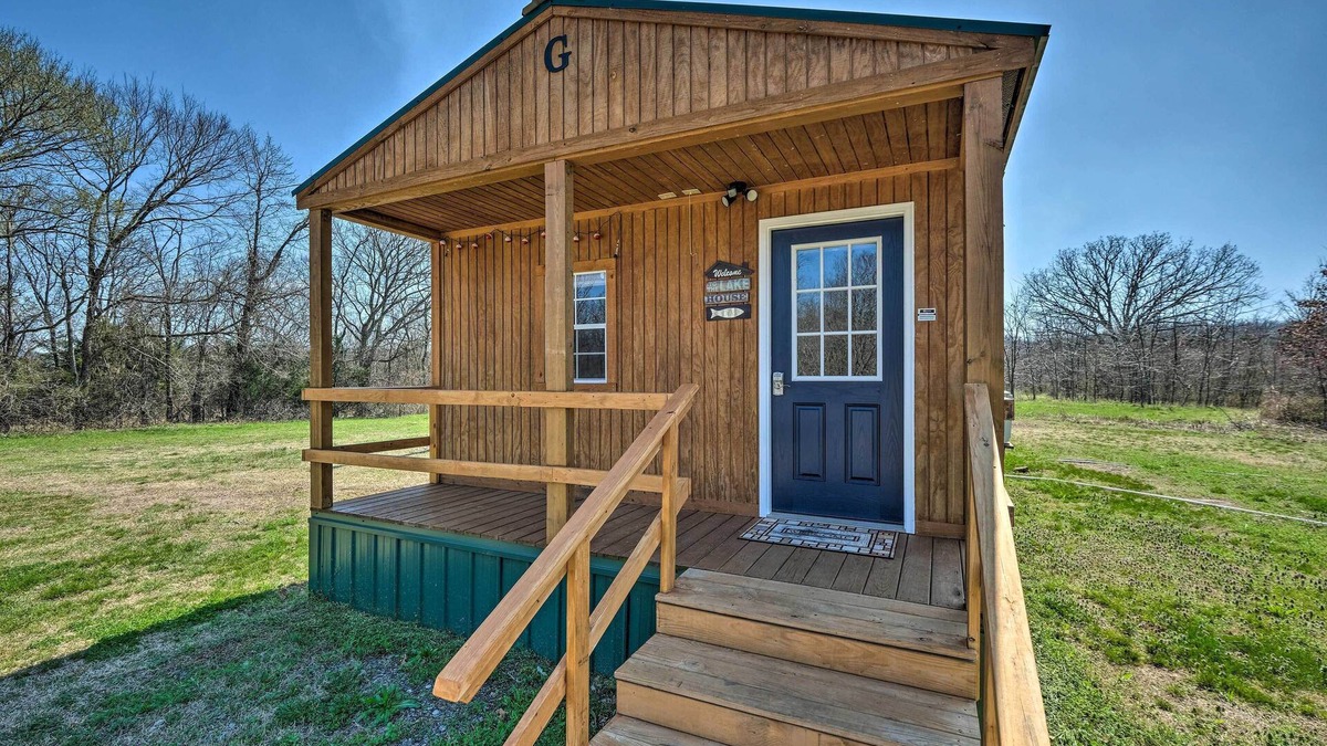 Cookson Cabin | Cozy Cookson Cabin w/Fire Pit: 1 Mi to Lake!