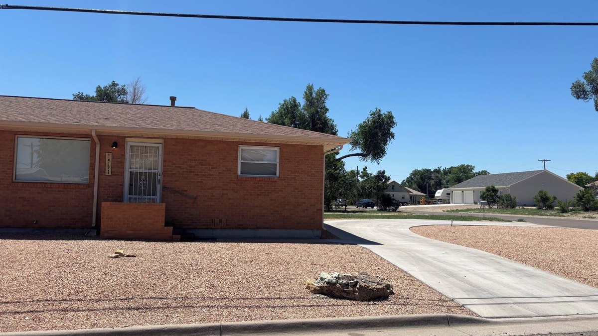 La Junta Apartment | Cozy Corner 1401- West -Unit 2-bedroom apt in adorable La Junta with WiFi, AC