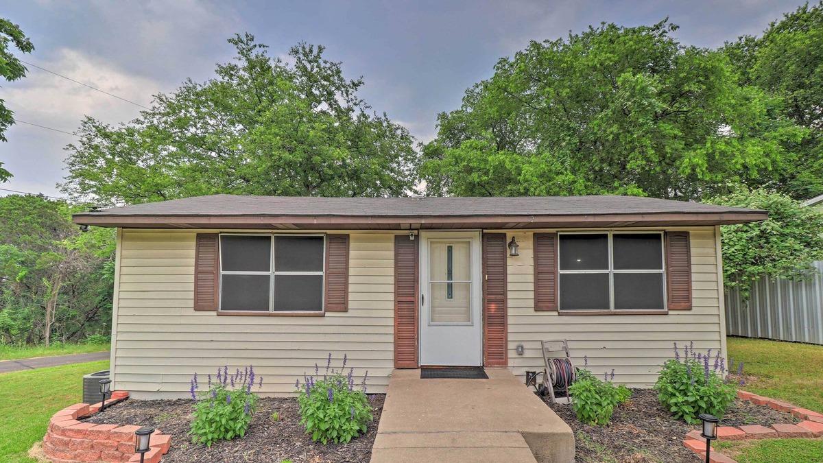 Belton Cottage | Cozy Cottage ~ 1 Mi to Stillhouse Hollow Lake