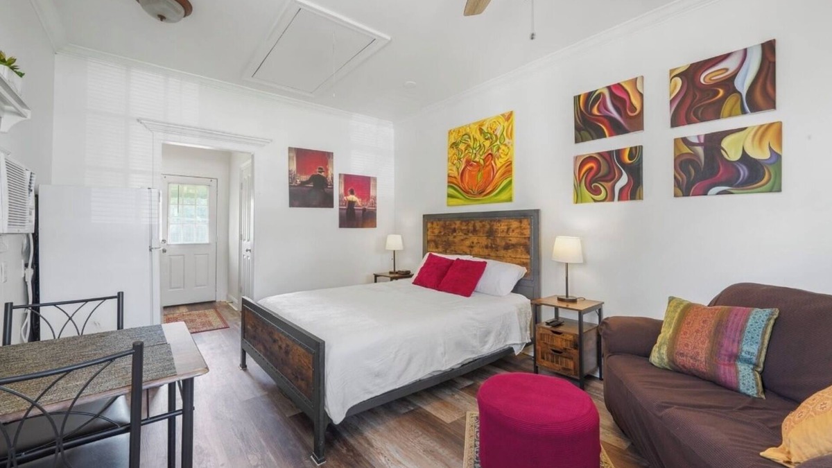 South Baton Rouge Cottage | Cozy Cottage/15 Minutes from LSU/Quiet Neighborhood