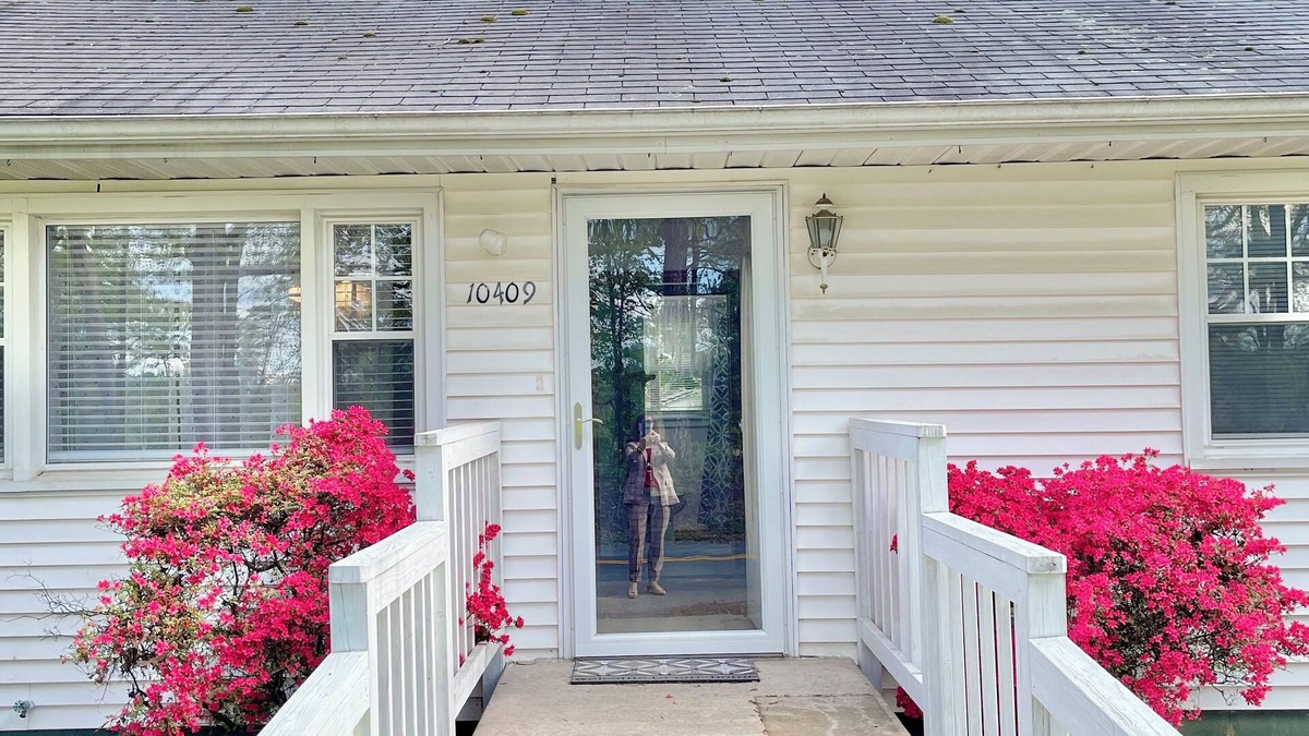 Cumberland House | Cozy Cottage 2 bedroom house one and half bathrooms Cumberland, Md with AC, WiFi
