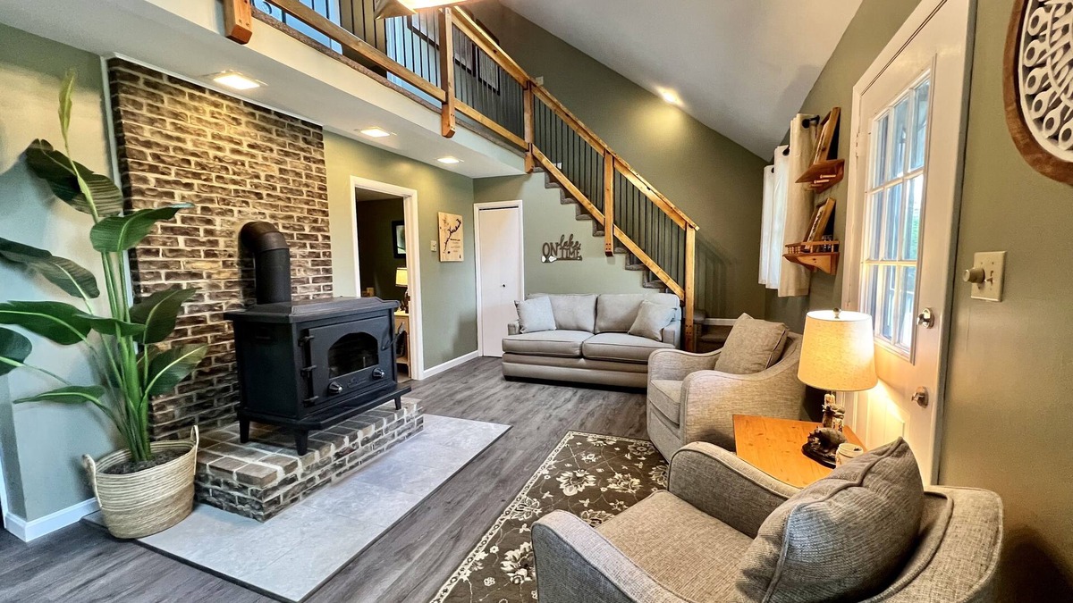 Marklesburg Cottage | Cozy cottage - 4 min to Aitch Boat Launch & Fishing Pier.