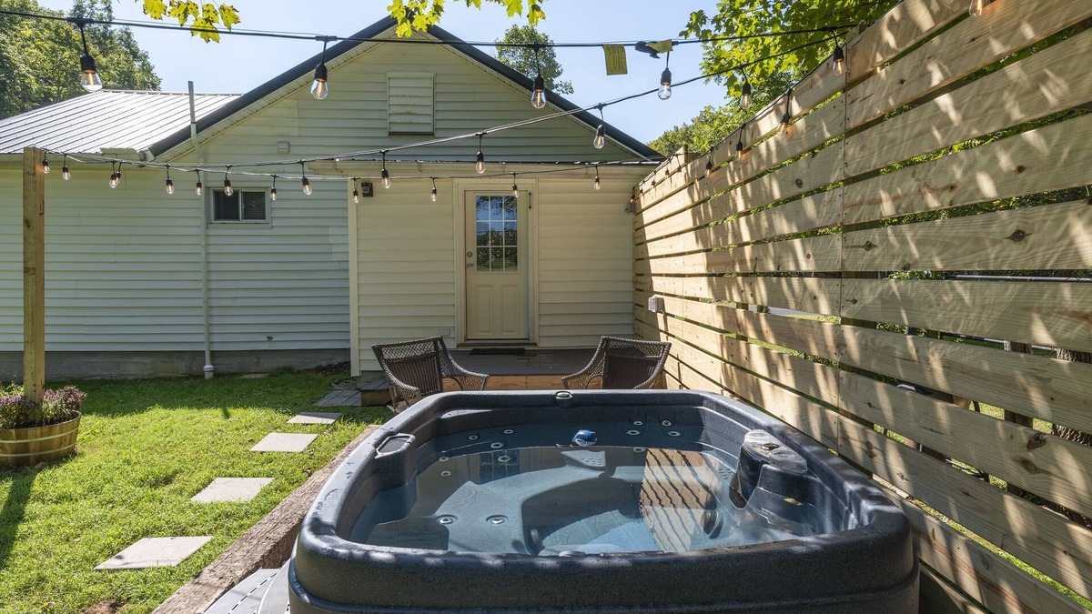 Laurelville Cottage | Cozy Cottage 5 minutes from Rock House!