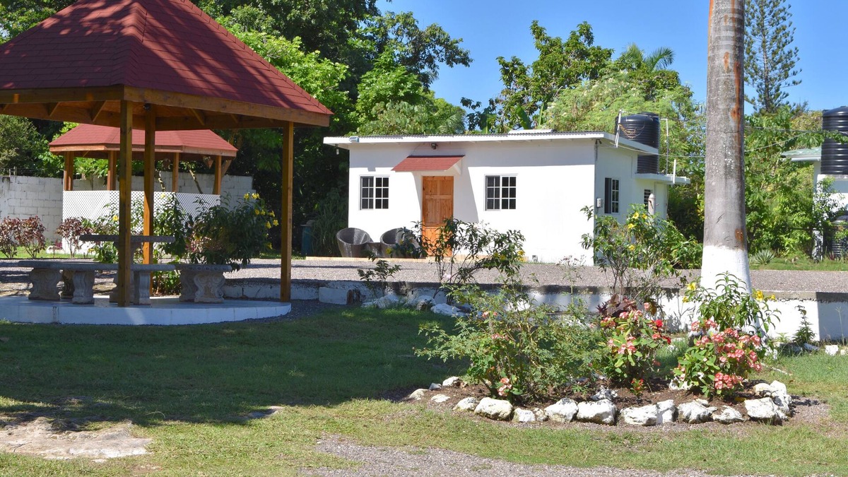 Mammee Bay Apartment | Cozy Cottage, 5 minutes walk to beach, beautiful garden perfect relaxation spot