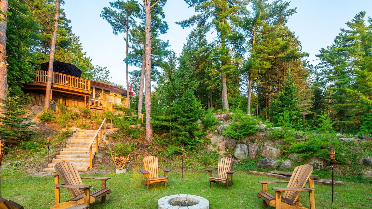 Wymbolwood Beach Cottage | Cozy Cottage Across from Blue Waters with Hot Tub!