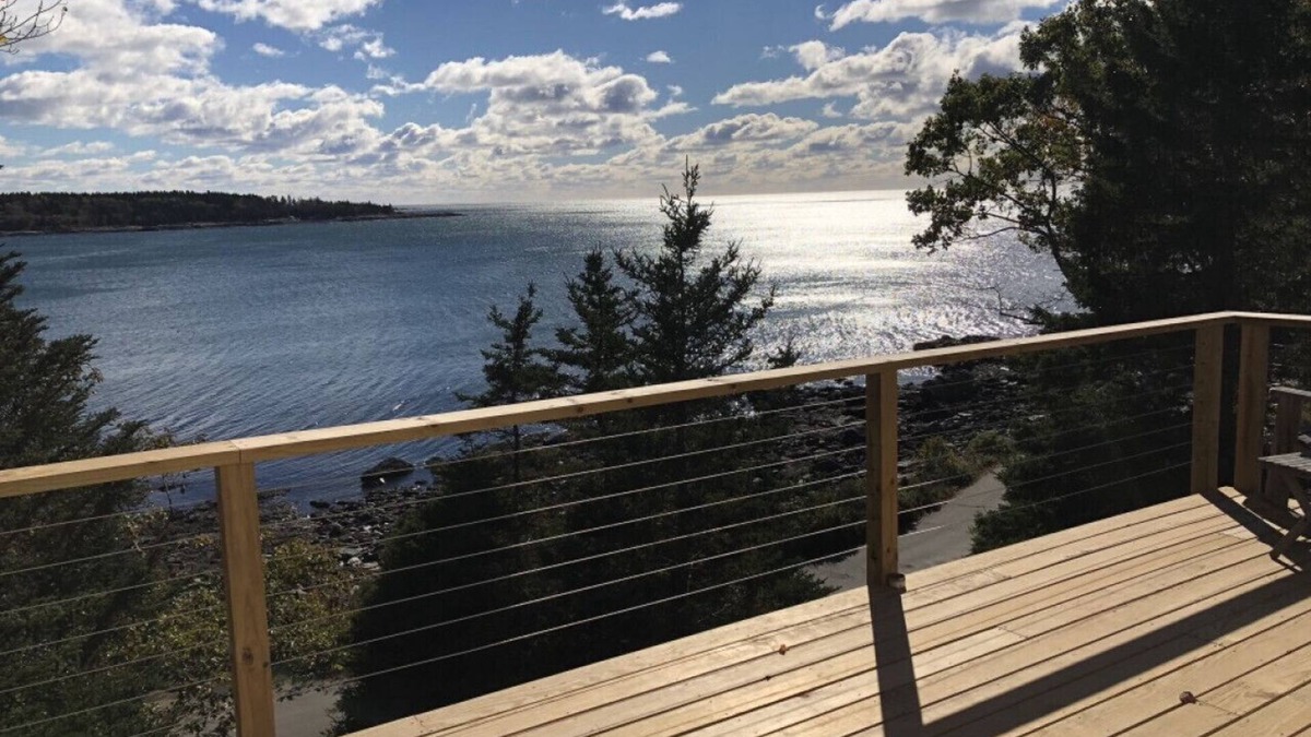 East Boothbay House | Cozy Cottage and Bunkhouse right at the Water's Edge