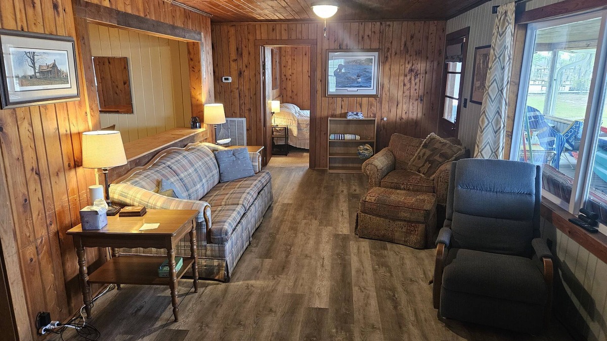 White Lake Cottage | Cozy cottage at White Laken4 Bedroom and 2 Bath is able to sleep 11-13