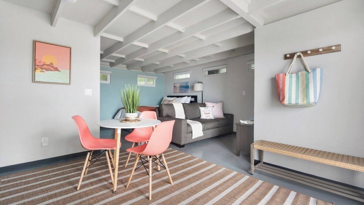 Bay Park House | Cozy Cottage blocks from the Bay!