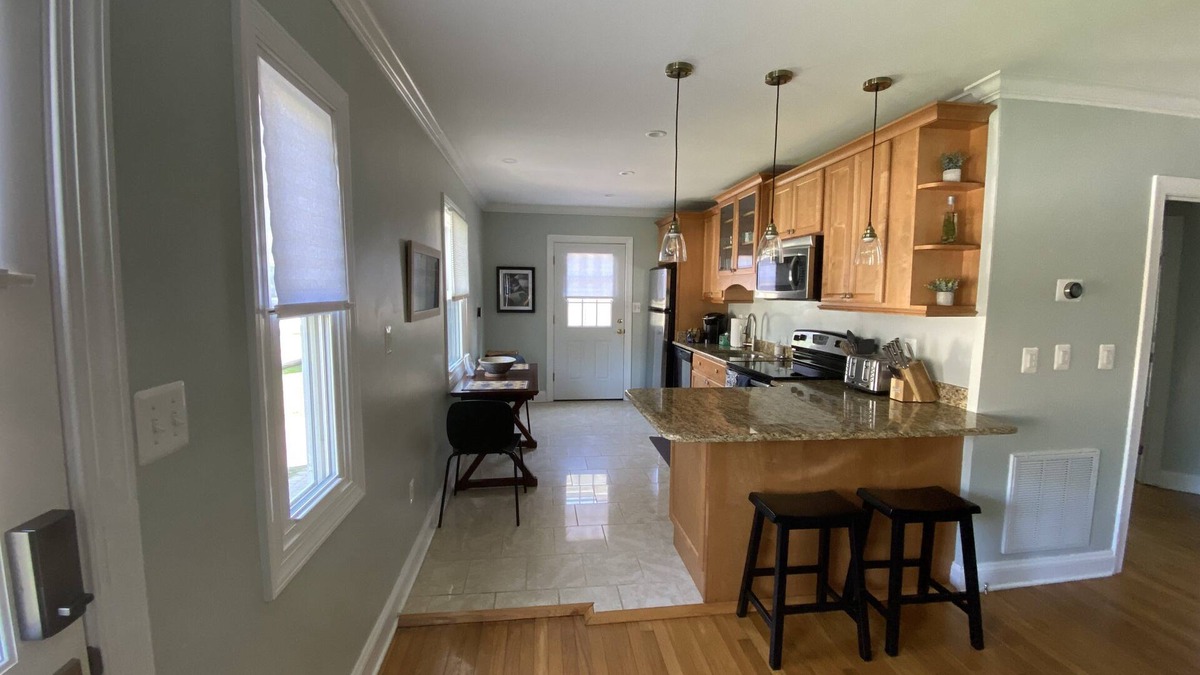 Oyster Harbor House | Cozy Cottage by the Beach - Waterview Minutes from Downtown Annapolis