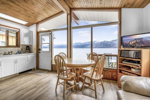 Central Okanagan House | Cozy Cottage by the Lakeshore #4