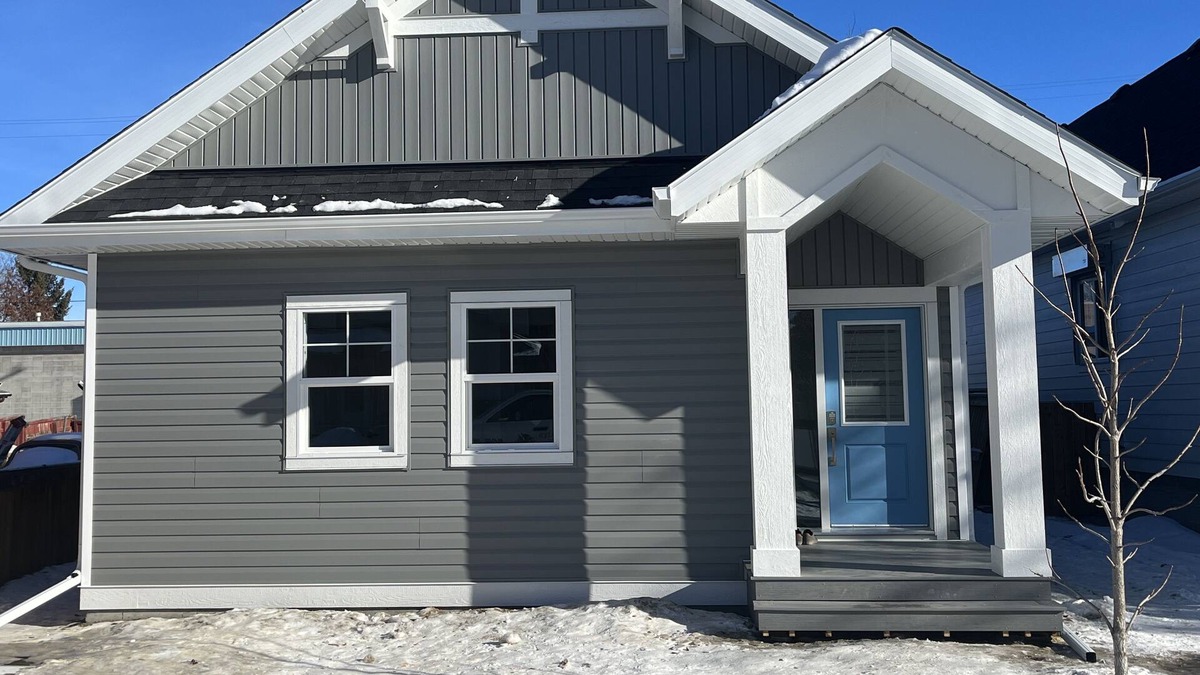 Sylvan Lake Cabin | Cozy Cottage Close to Public Beach