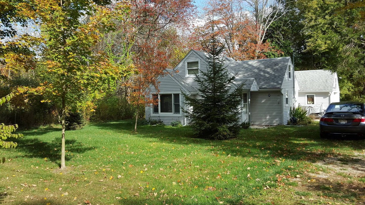 Harbert House | Cozy Cottage close to the Lake