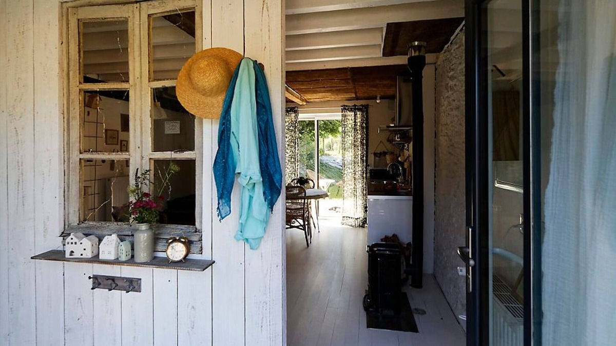 Louplande Cottage | Cozy Cottage for 2 on Dairy Farm near Le Mans with Private Garden, Wood Stove & Country Charm