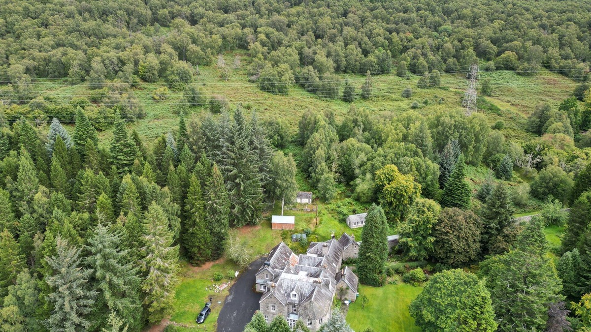 Loch Tay House | Cozy cottage from 1840 on the beautiful Loch Rannoch in Scotland