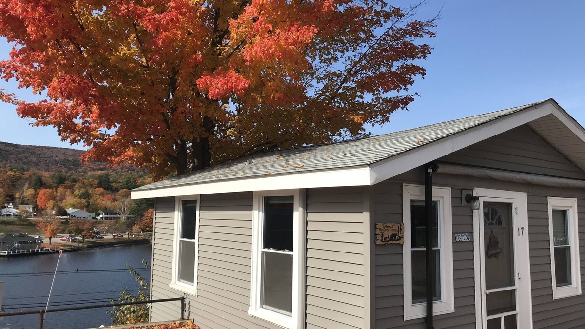 Alton House | Cozy cottage get-away at Lake Winnipesaukee with swim access off dock