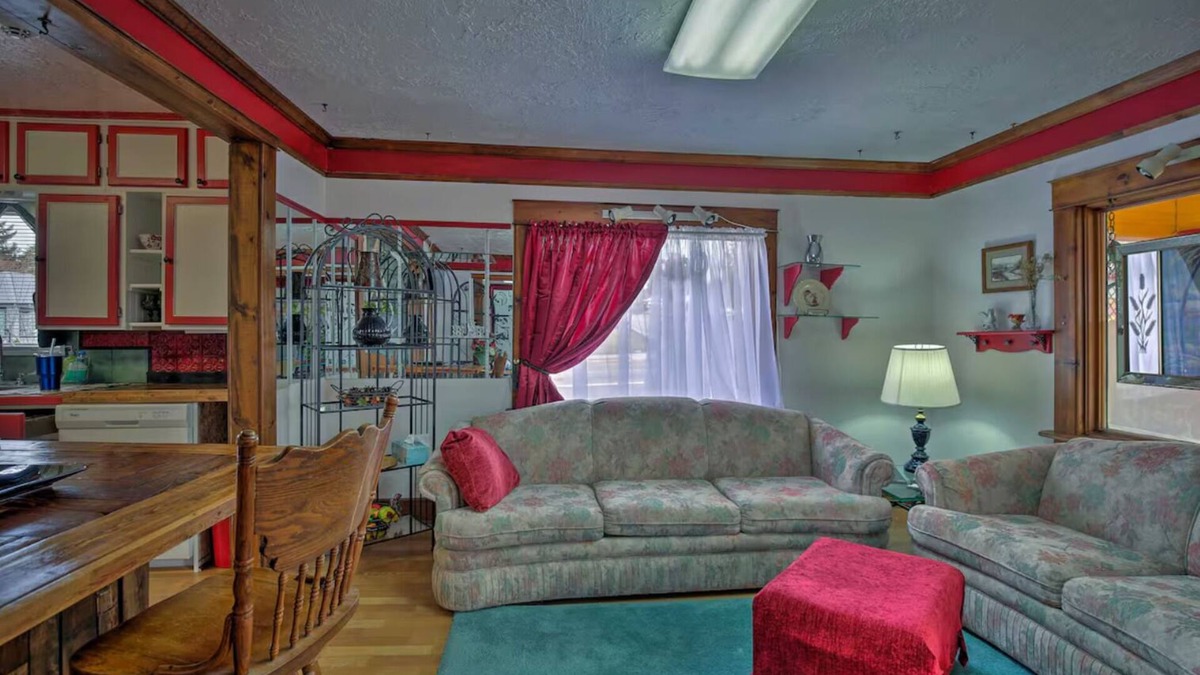 Pocatello House | Cozy cottage home located on Center St near Portneuf Hospital and the ISU campus