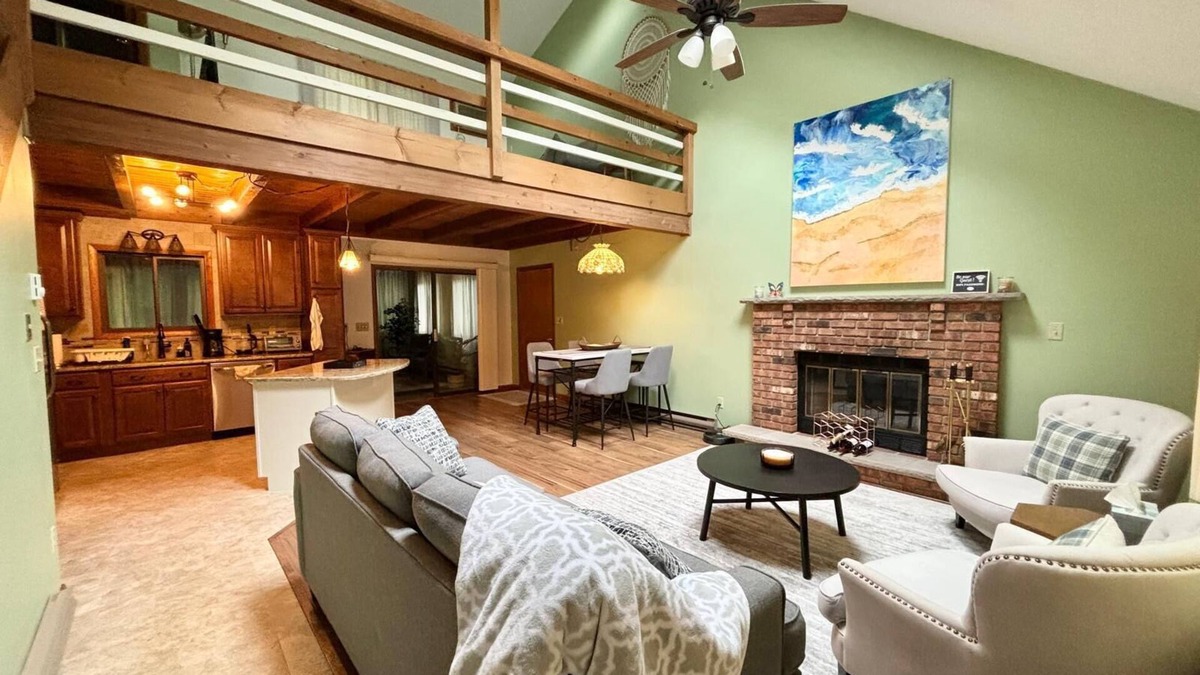 Hamlin Cottage | Cozy Cottage in Amenity Filled Hideout - Perfect All Seasons Lake Retreat