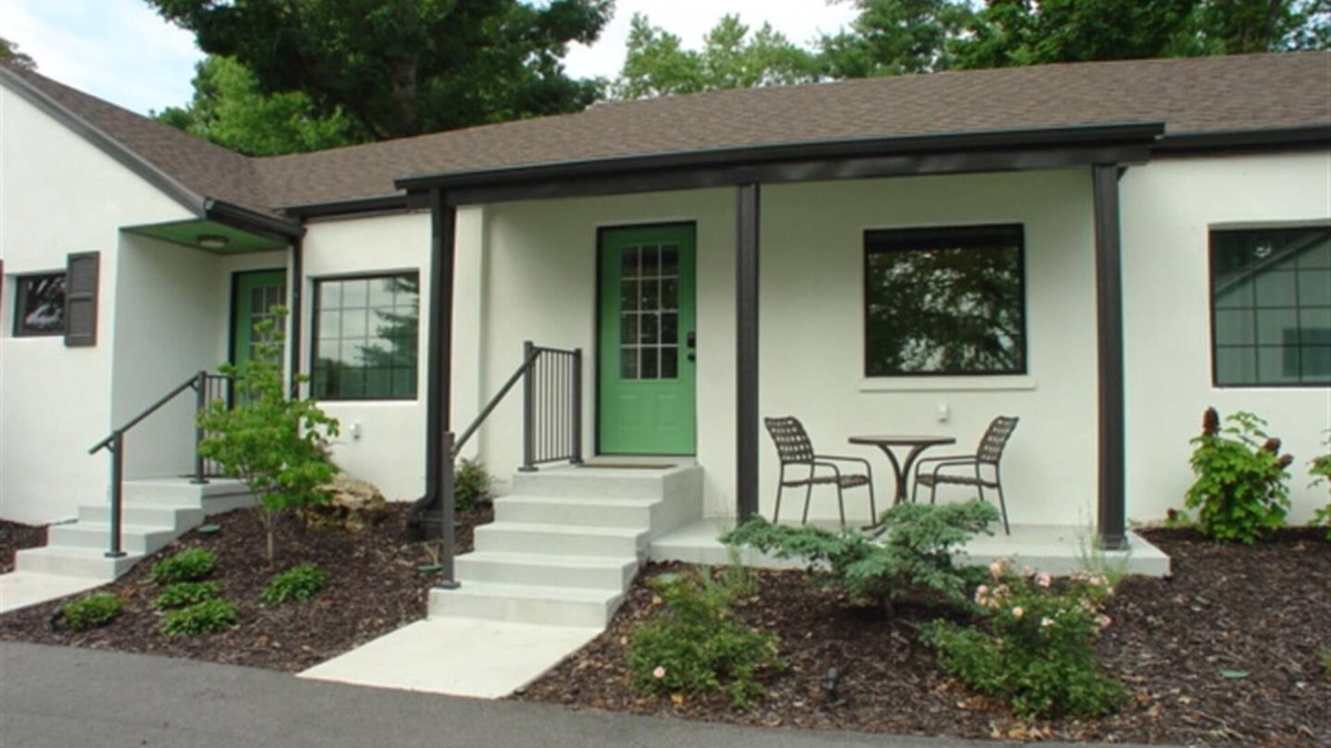 Downtown Branson Cottage | Cozy Cottage in Downtown Branson with a Pool