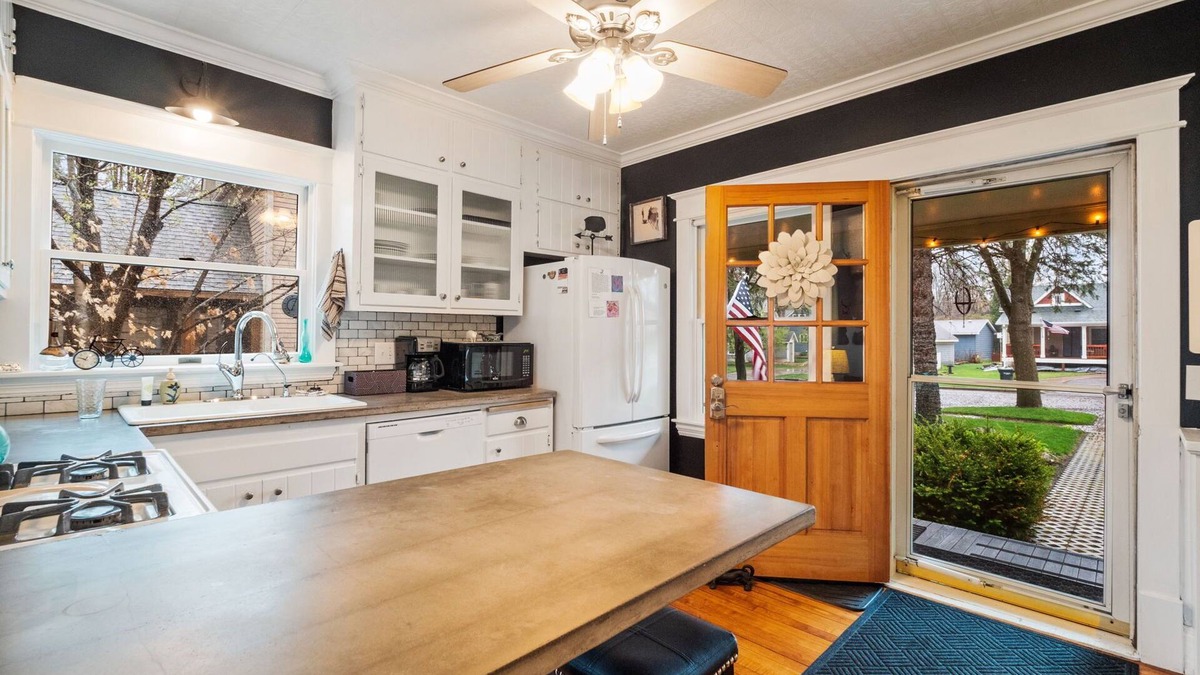 Hudson House | Cozy cottage in downtown Hudson, WI!