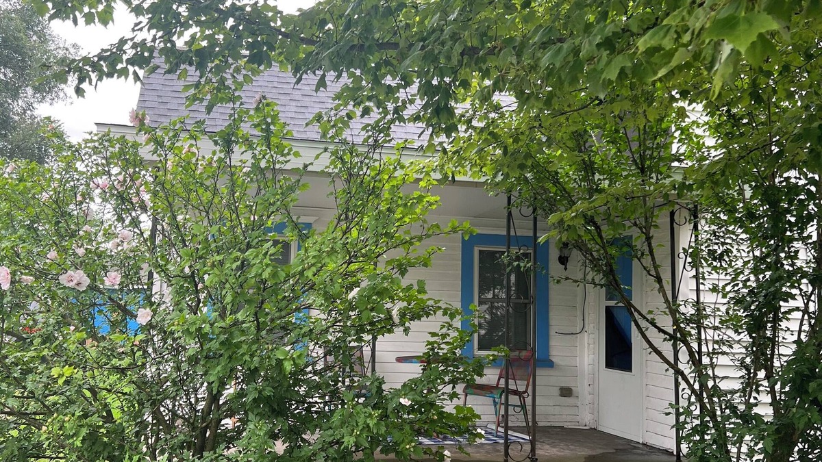 Mears House | Cozy cottage in downtown Mears, MI that sleeps 6 people and has a large lot!