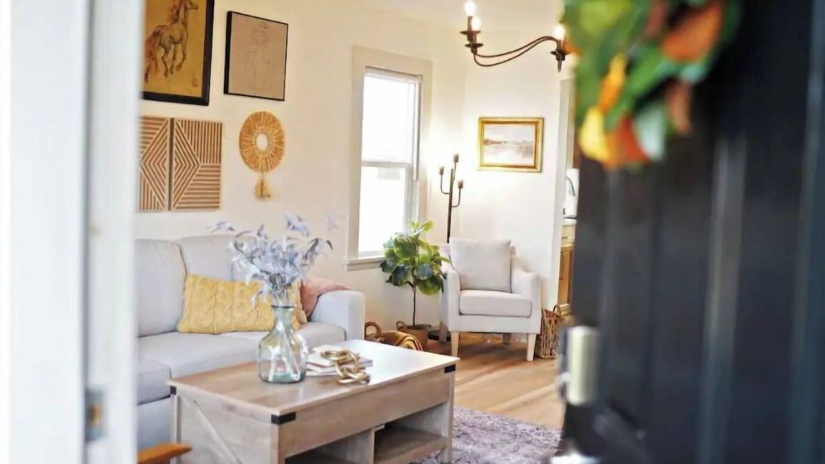 Groveland House | Cozy Cottage in East Peoria!
