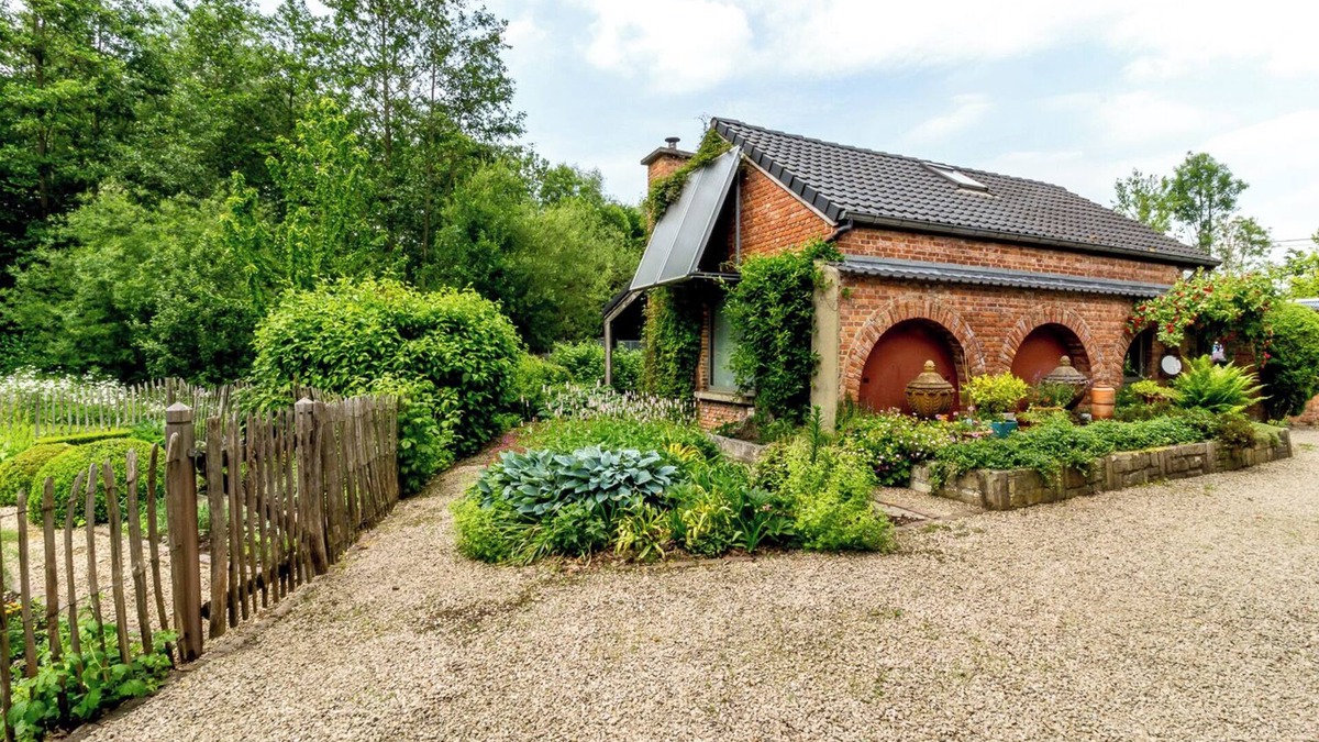 Leuven Cottage | Cozy cottage in garden park — large parking, accessible & self check-in