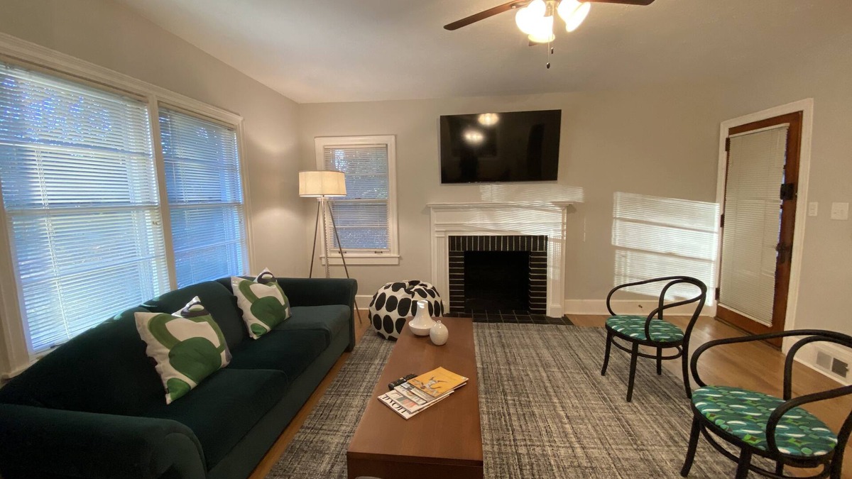 Roswell House | Cozy cottage in Historic Roswell just blocks from Canton Street!