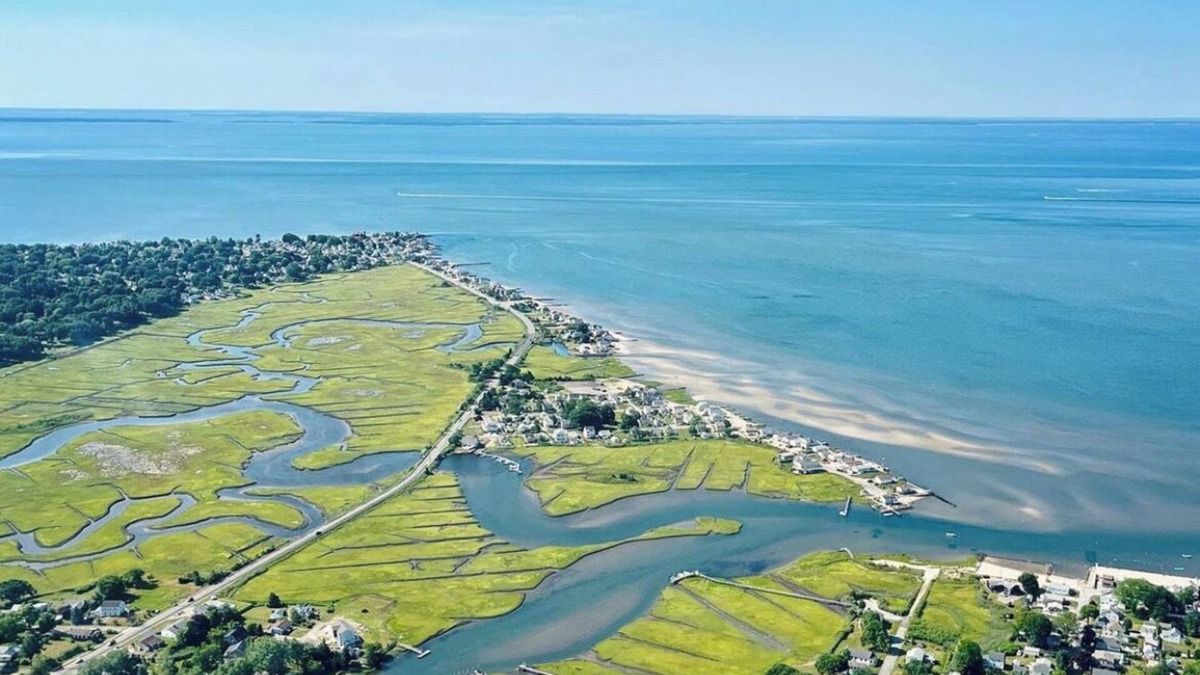 Saybrook Manor Cottage | Cozy cottage in Old Saybrook beach community, walking distance to private beach.