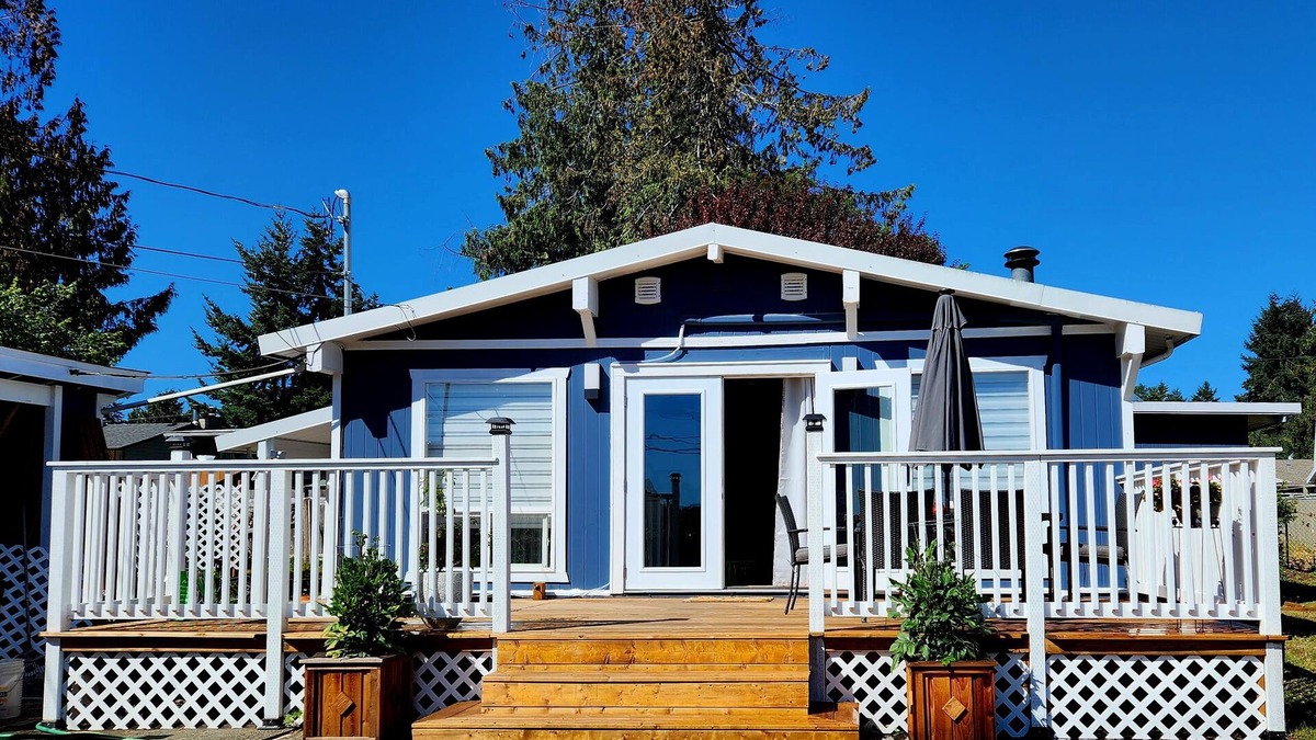 Regional District of Nanaimo Cottage | Cozy Cottage in Parksville, short drive to Rathtrevor beach. Pet Friendly
