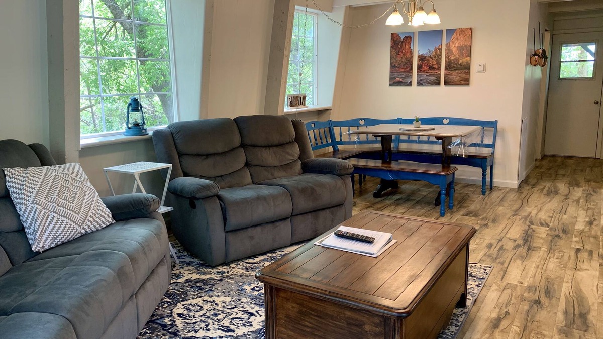 Glendale Cottage | Cozy Cottage in secluded canyon-Perfect Zion and Bryce Getaway