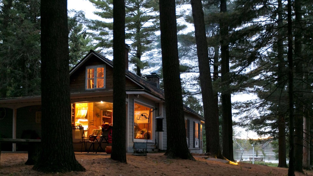 Waupaca Cottage | Cozy cottage in the heart of Waupaca's Chain O Lakes