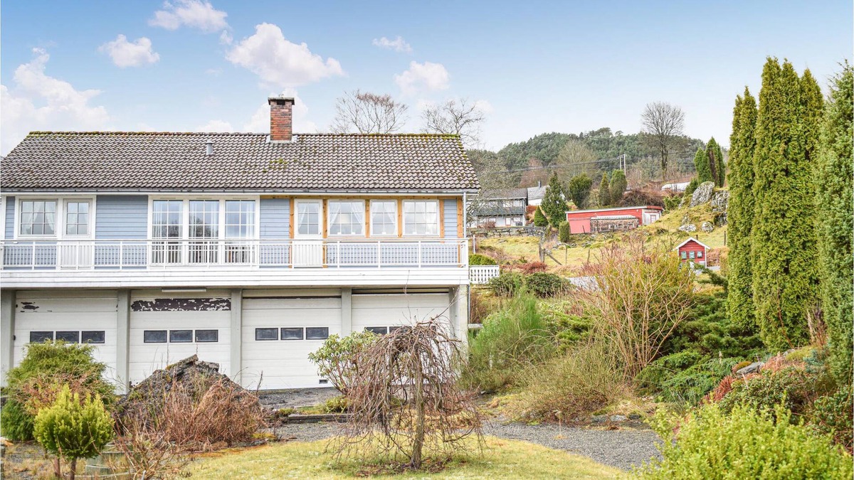 Bjoa House | Cozy cottage in the heart of the Norwegian fjord world.