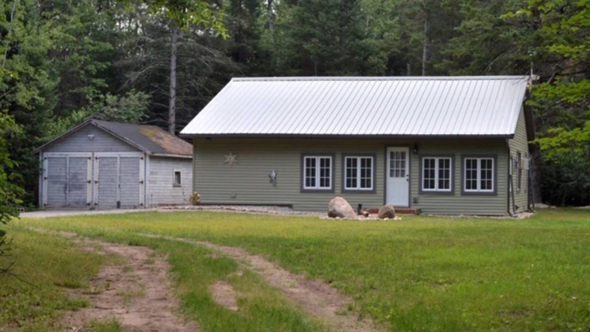 Wauksaukee House | Cozy Cottage in the Northwoods