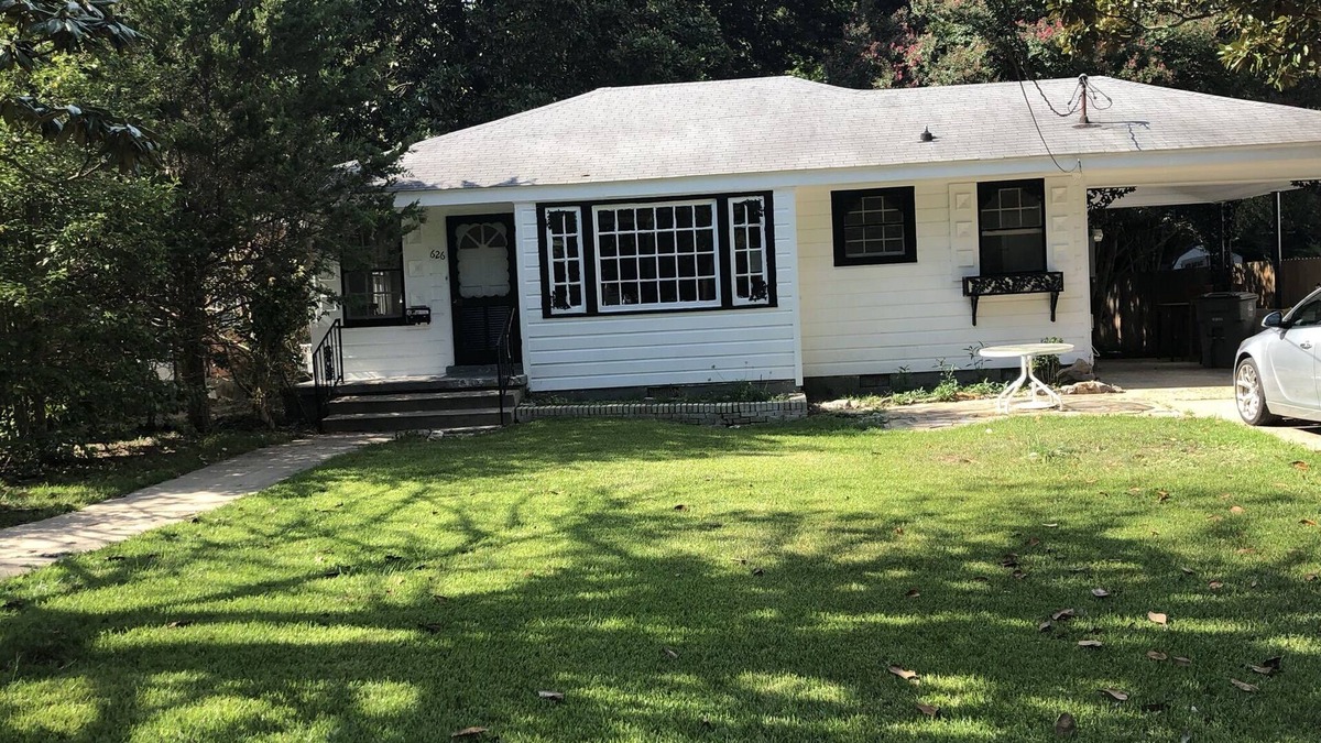 Hot Springs Cottage | Cozy cottage in the park -yet close to the action