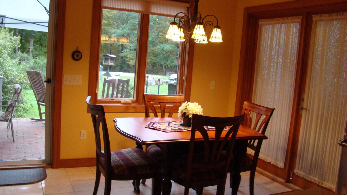 Brainard Cottage | Cozy Cottage in the Woods