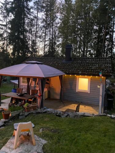 Edsbro House | Cozy cottage in the woods near lake & sauna