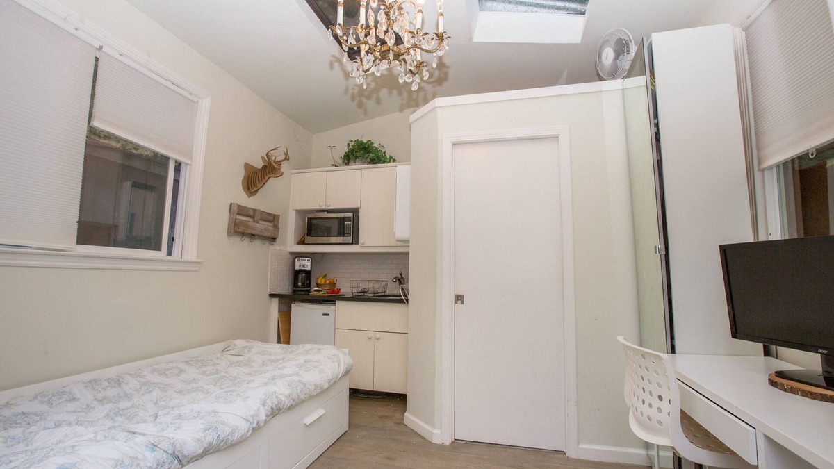 Berkeley House | Cozy cottage in upscale Claremont Court