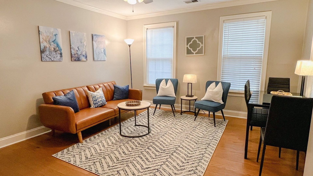 University District Cottage | Cozy cottage just steps from the University of Memphis
