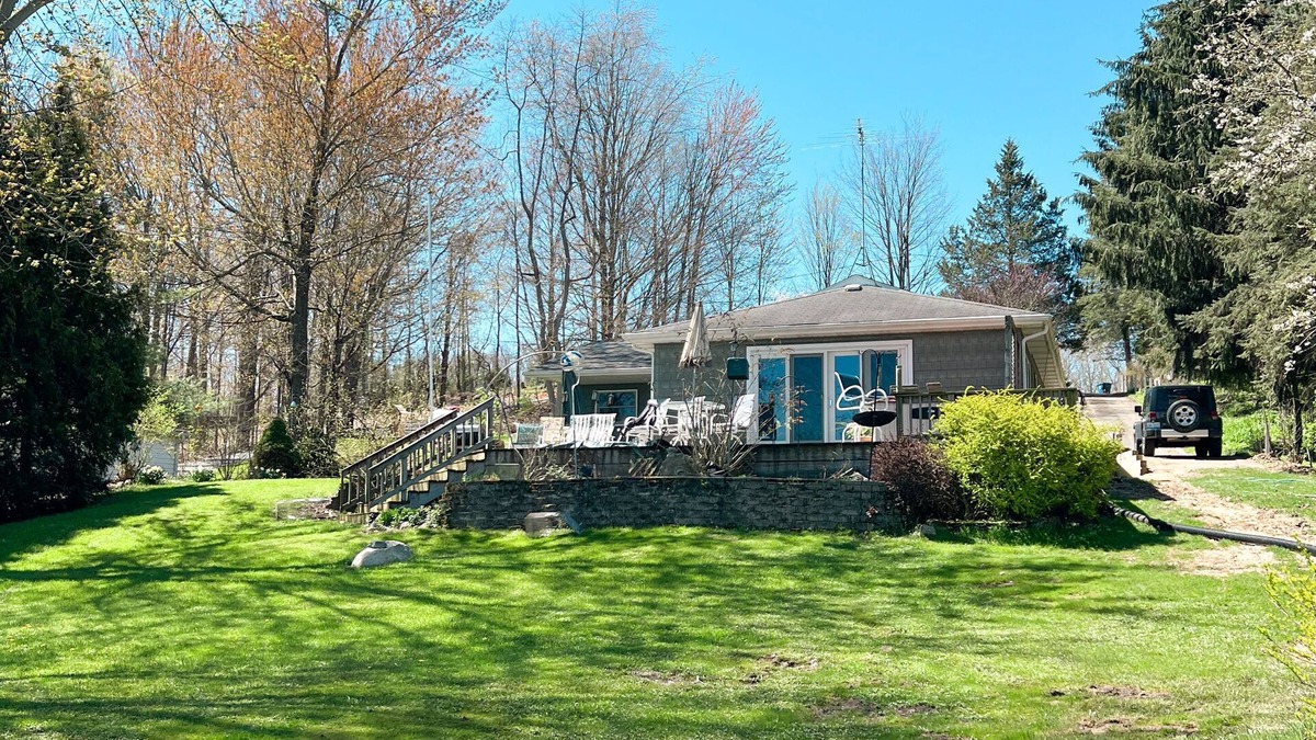 Gobles Cottage | Cozy Cottage Lakefront View - Paddle Board, Kayak, Hot Tub and more!