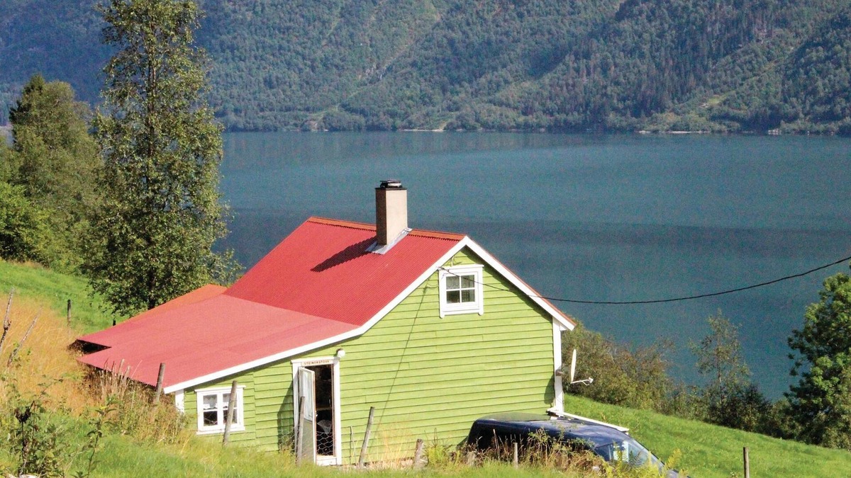 Sogndal House | Cozy cottage located in beautiful natural surroundings with beautiful views over the fjord.