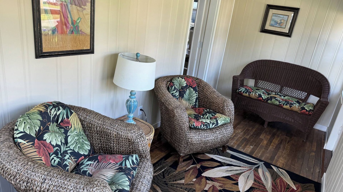 Tawas City Cottage | Cozy cottage located in downtown east tawas