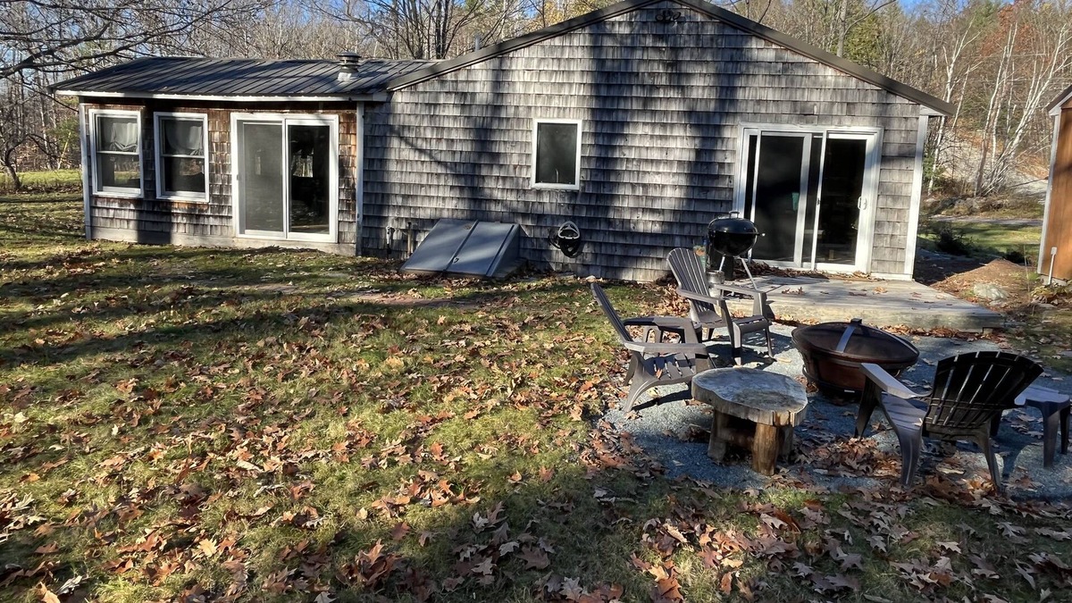 Sunapee Cottage | Cozy Cottage minutes away from Sunapee Mountain Skiing